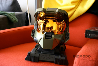 Illustration for article titled Halo 3 Xbox 360 Swag Bag is Incredible (Unbagging Shots and Video)